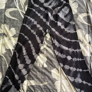 PINK Victoria's Secret Black and Gray Leggings